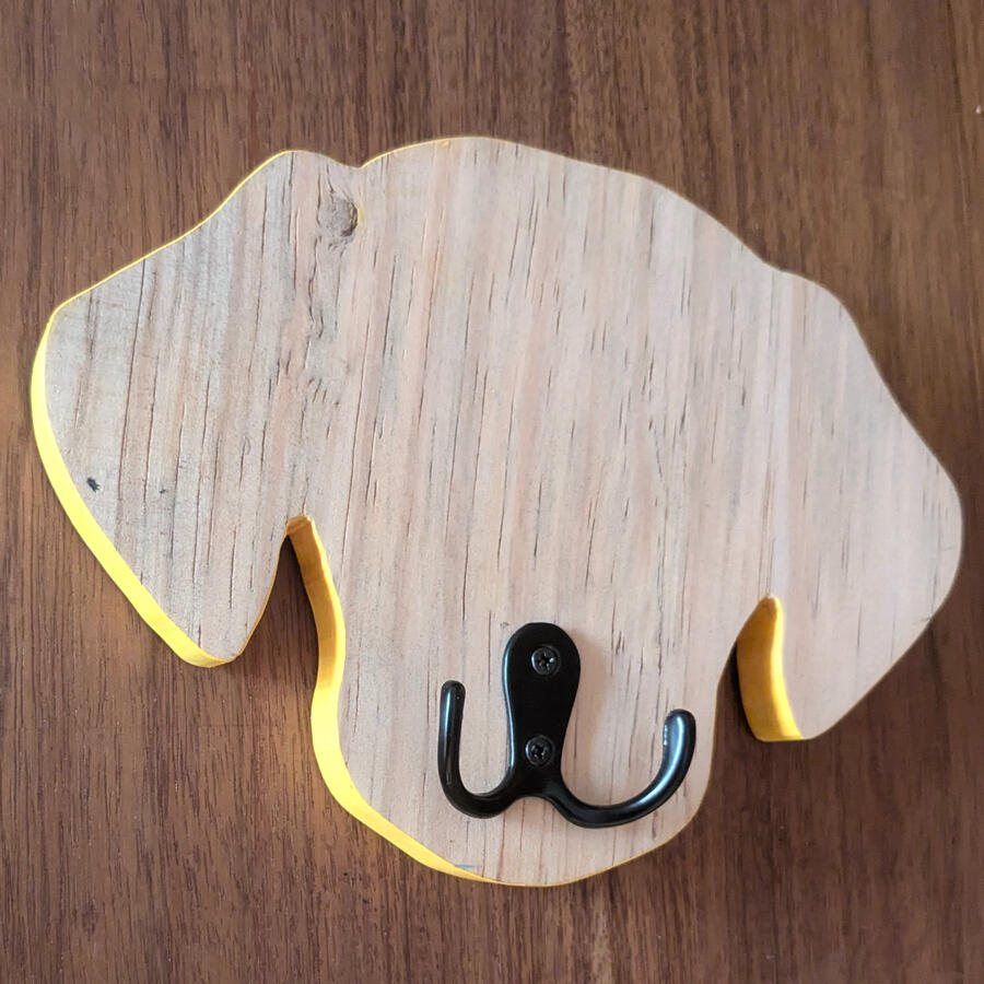 Colgador de correas con detalle amarillo